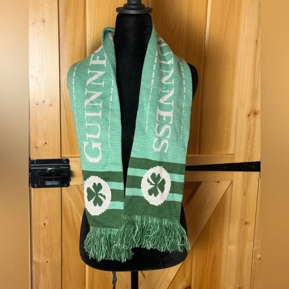 Guinness Official Merchandise Green Shamrock Knit Scarf - Picture 3 of 6